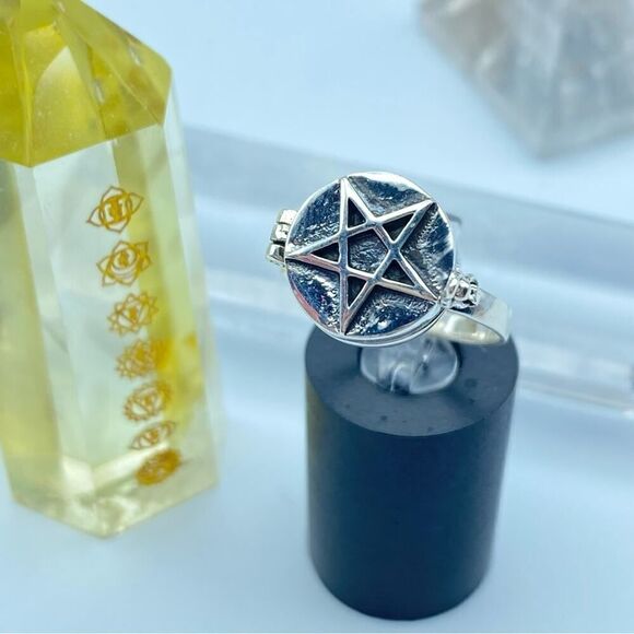 Pentagram Sterling Silver Poison Ring - Picture 5 of 9